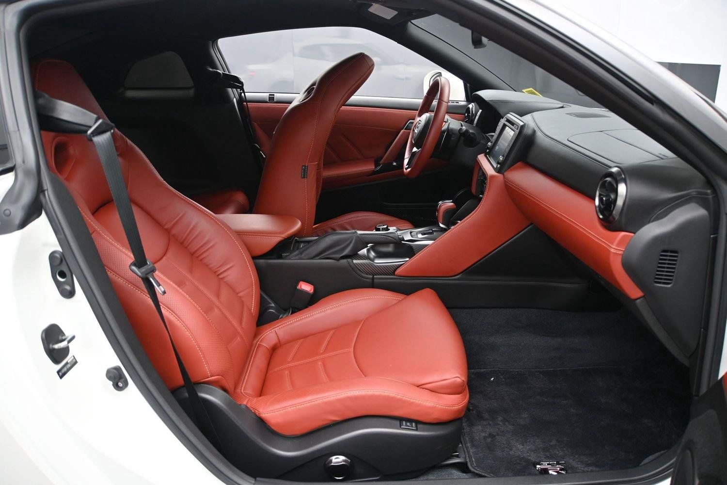 Certified 2024 Nissan GT-R Premium w/ Premium Interior Package AWD/4WD image 22
