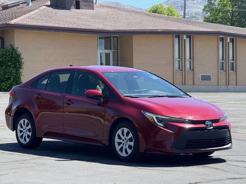 Used 2025 Toyota Corolla LE FWD image 3