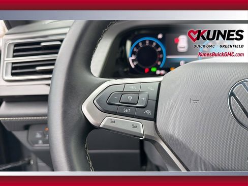 Used 2025 Volkswagen Atlas Cross Sport SE image 24