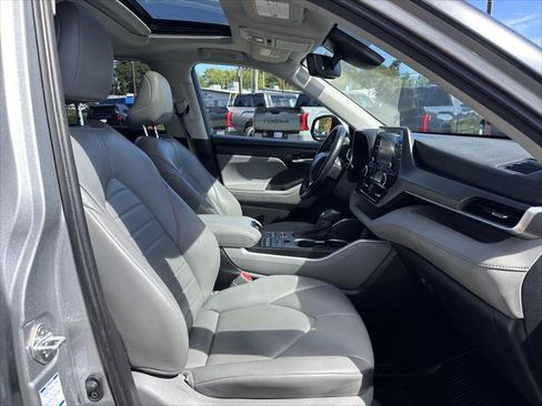 Certified 2021 Toyota Highlander XLE AWD/4WD image 25