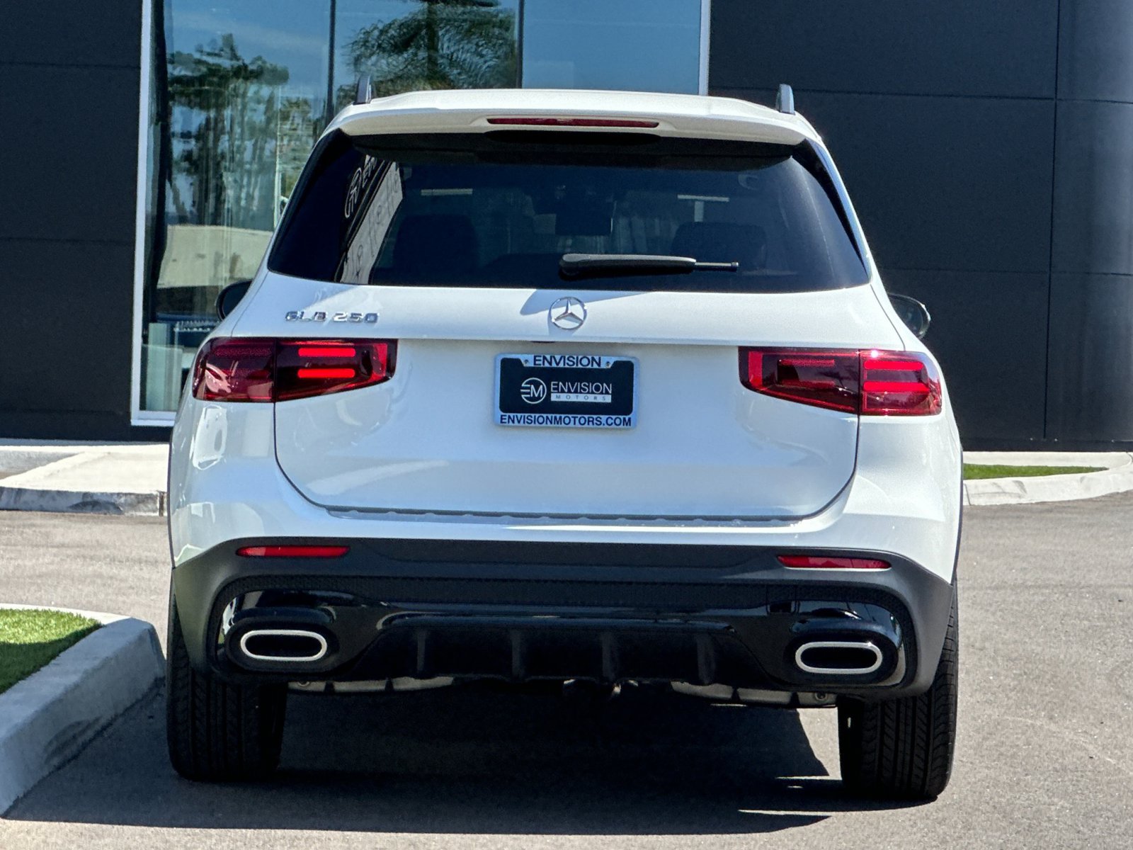 Used 2026 Mercedes-Benz GLB 250 image 4
