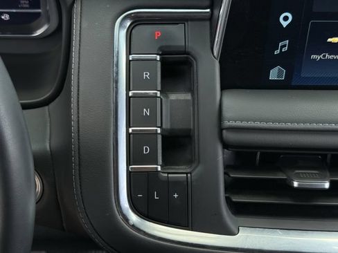 Used 2023 Chevrolet Tahoe Z71 w/ Luxury Package AWD/4WD image 20