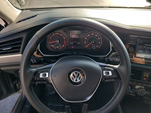 Used 2021 Volkswagen Jetta SE image 28