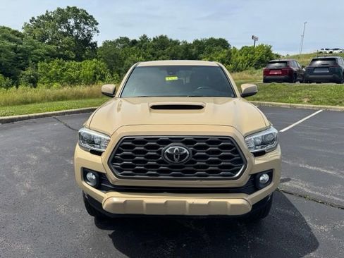 Used 2020 Toyota Tacoma TRD Sport w/ Technology Package AWD/4WD image 8