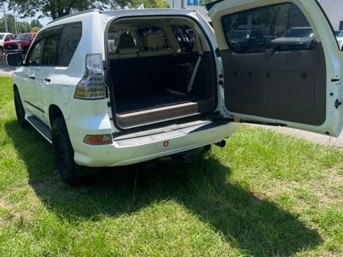 Used 2017 Lexus GX 460 Premium w/ Premium Package AWD/4WD image 9