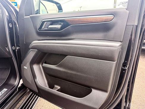 Used 2025 Chevrolet Suburban High Country image 22