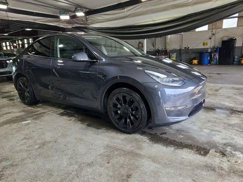 Used 2023 Tesla Model Y Long Range AWD/4WD image 3