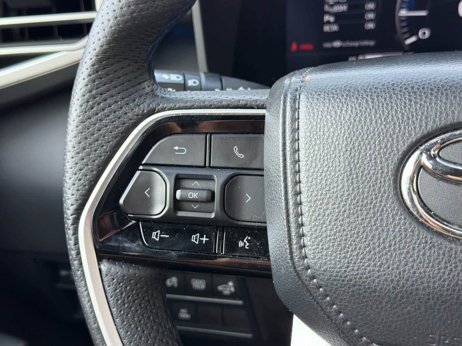 Used 2023 Toyota Sequoia Platinum AWD/4WD image 24