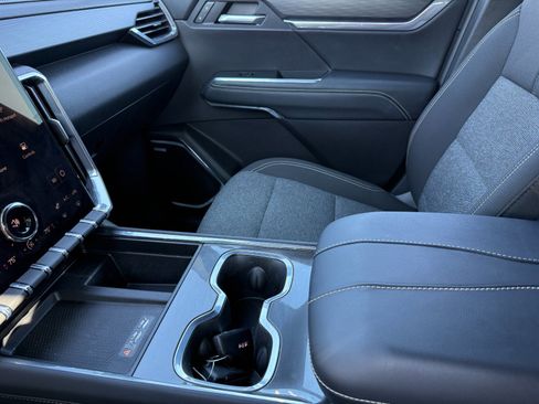 Used 2025 GMC Acadia Elevation image 33