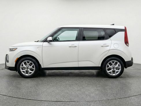 Used 2025 Kia Soul LX w/ LX Technology Package image 5