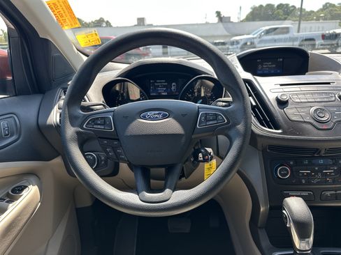 Used 2018 Ford Escape SE FWD image 17