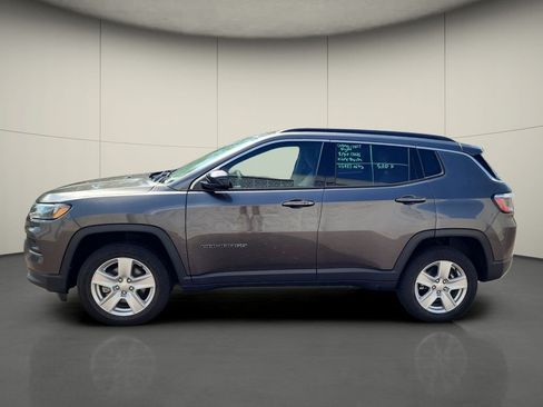 Used 2022 Jeep Compass Latitude AWD/4WD image 4