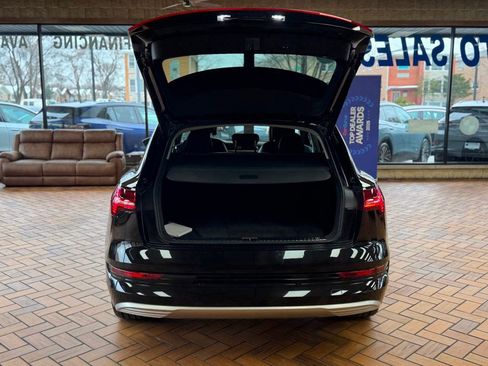 Used 2019 Audi e-tron Prestige w/ Prestige Package image 25