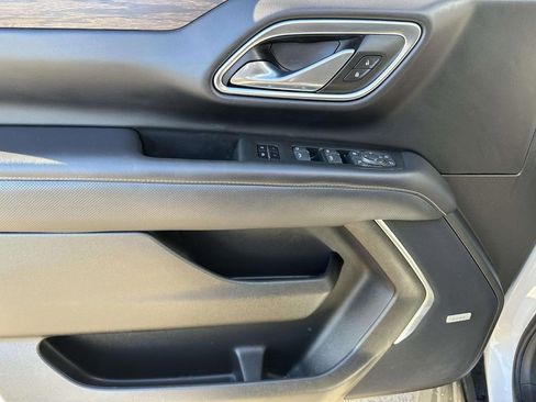 Used 2022 Chevrolet Tahoe Premier w/ Premium Package image 17