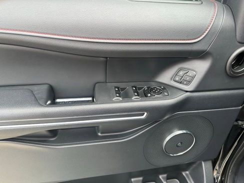 Used 2023 Ford Expedition Limited image 3