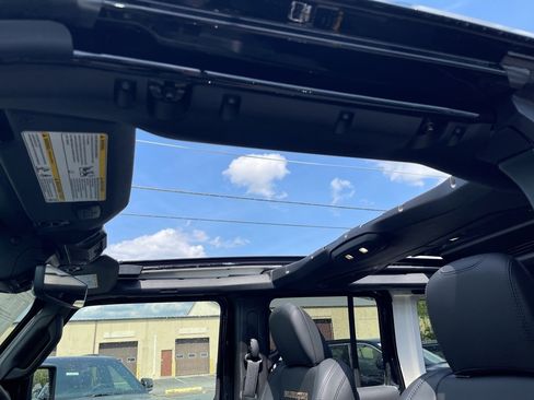 New 2025 Jeep Wrangler Unlimited Rubicon 392 image 21