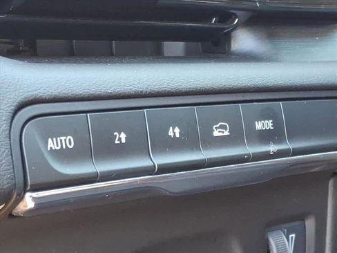 Used 2021 Cadillac Escalade Luxury image 13