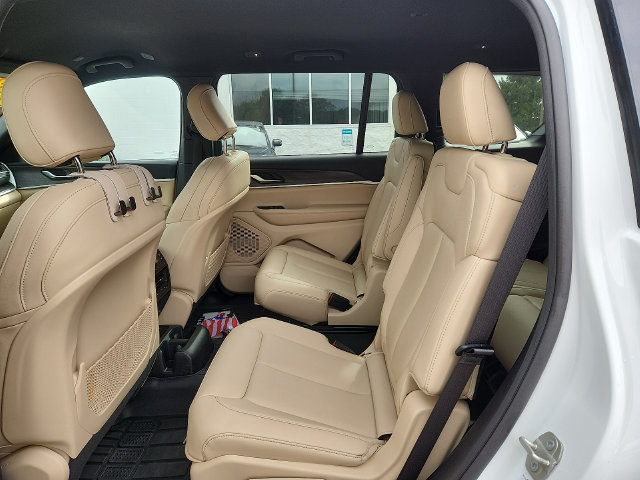 Used 2023 Jeep Grand Cherokee L Limited AWD/4WD image 10