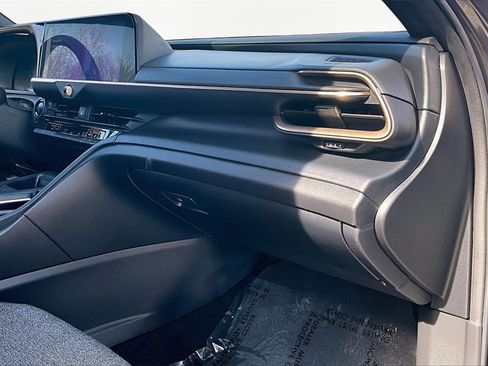 Used 2023 Toyota Crown XLE image 17