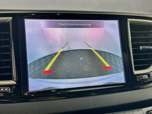 Used 2024 Chrysler Pacifica Touring-L FWD image 22