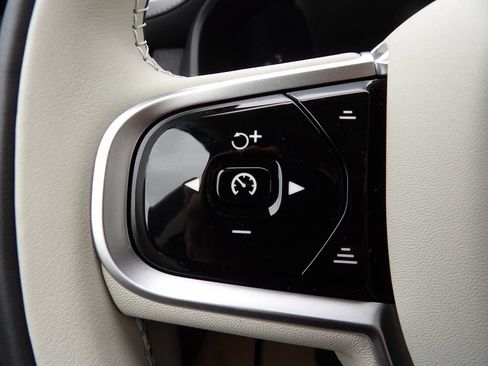 New 2026 Volvo XC90 T8 Ultra w/ Protection Package Premier AWD/4WD image 17