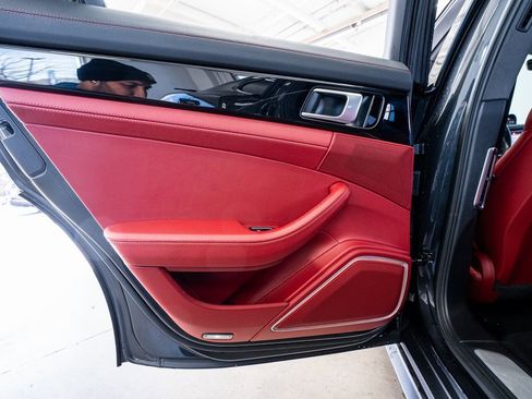 Used 2021 Porsche Panamera 4 image 51