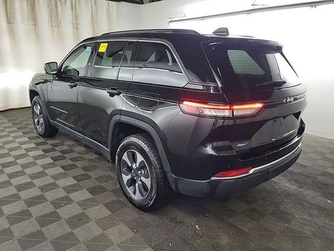 Used 2023 Jeep Grand Cherokee 4WD 4xe image 2