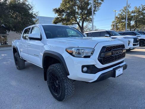 Used 2016 Toyota Tacoma SR5 image 3