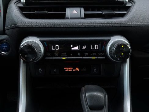 Used 2020 Toyota RAV4 XLE w/ Convenience Package AWD/4WD image 27