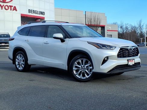New 2026 Toyota Highlander Limited image 2