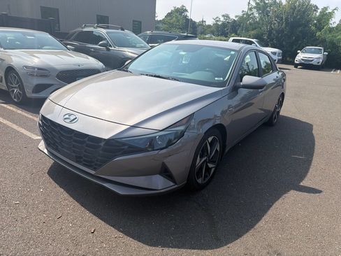 Used 2023 Hyundai Elantra SEL w/ Convenience Package FWD image 1