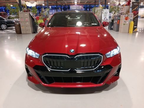 Used 2024 BMW 540i xDrive w/ Executive Package image 3