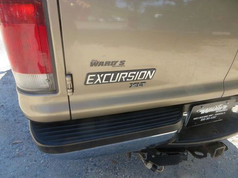 Used 2000 Ford Excursion XLT AWD/4WD image 10
