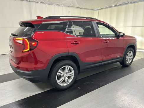 Used 2024 GMC Terrain SLE w/ Driver Convenience Package AWD/4WD image 2