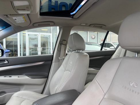 Used 2012 INFINITI G37 x w/ Premium Pkg image 16