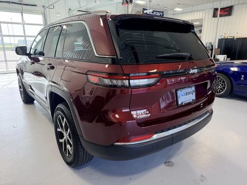 Used 2025 Jeep Grand Cherokee Limited AWD/4WD image 5