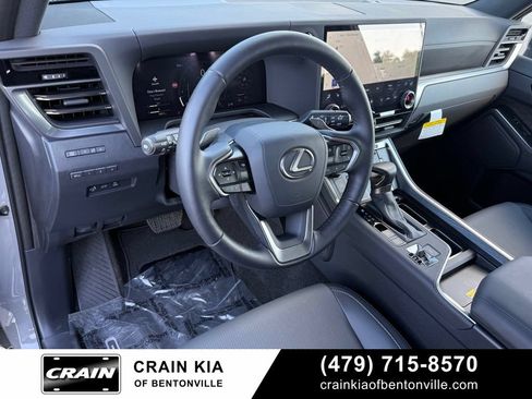 Used 2025 Lexus GX 550 AWD/4WD image 9