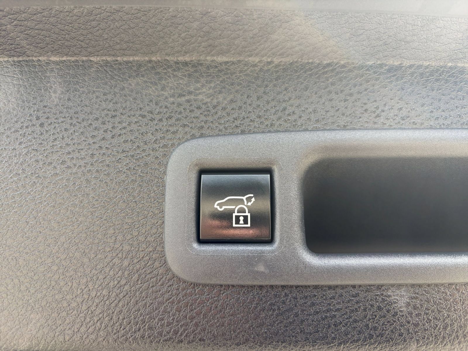 Used 2025 Toyota Sienna XLE FWD image 22