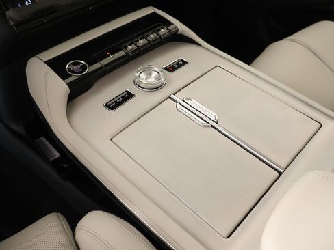 New 2026 Lincoln Navigator L Reserve AWD/4WD image 9