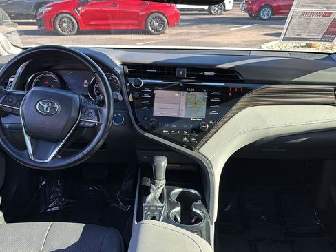 Used 2020 Toyota Camry XLE image 10