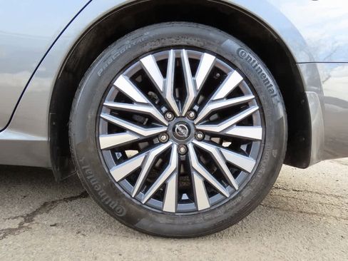 Used 2023 Nissan Altima 2.5 SV image 9