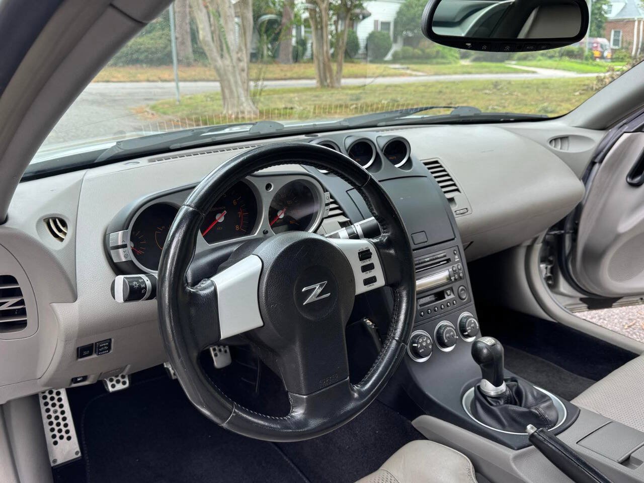 Used 2004 Nissan 350Z Touring RWD image 14