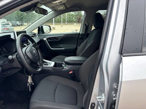 Used 2025 Toyota RAV4 LE AWD/4WD image 11