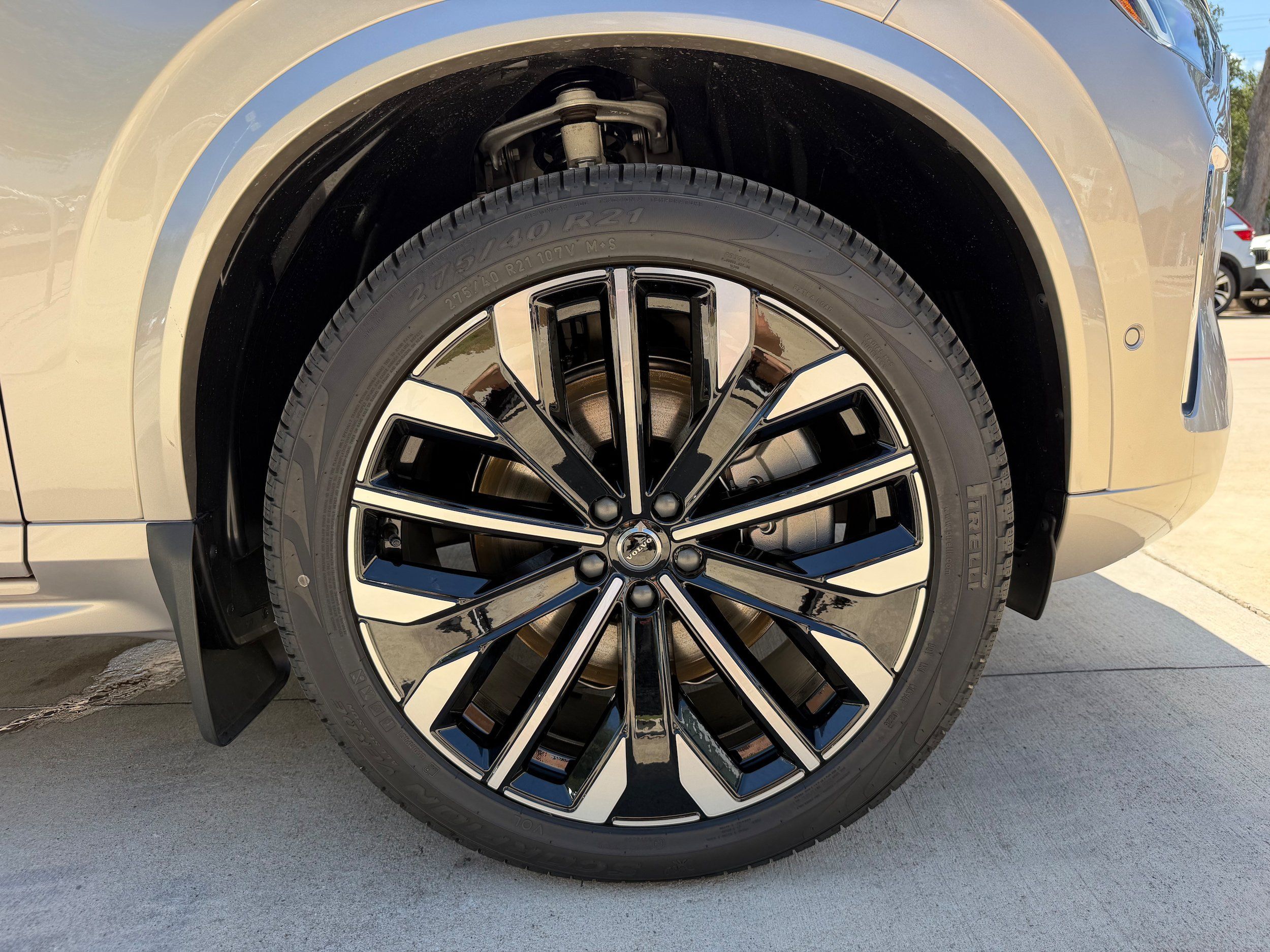 New 2026 Volvo XC90 T8 Plus w/ Protection Package Premier AWD/4WD image 7