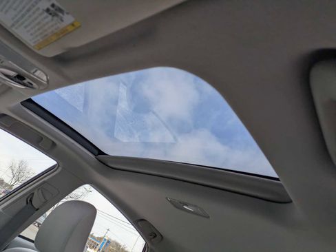 Used 2014 Toyota Prius Four image 16