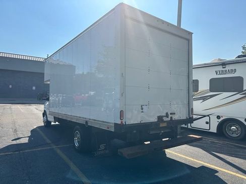 Used 2020 GMC Savana 4500 w/ Power Convenience Package RWD image 3