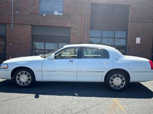 Used 2007 Lincoln Town Car Signature Limited RWD image 7