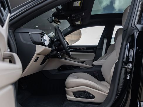 New 2026 Porsche Macan Electric image 26