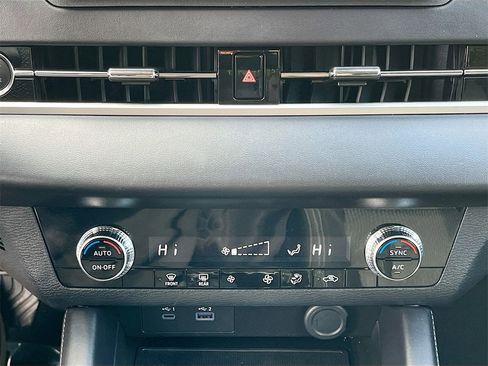 Used 2024 Mitsubishi Outlander ES image 14