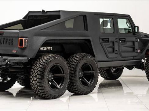 Used 2025 Jeep Gladiator Sport image 11